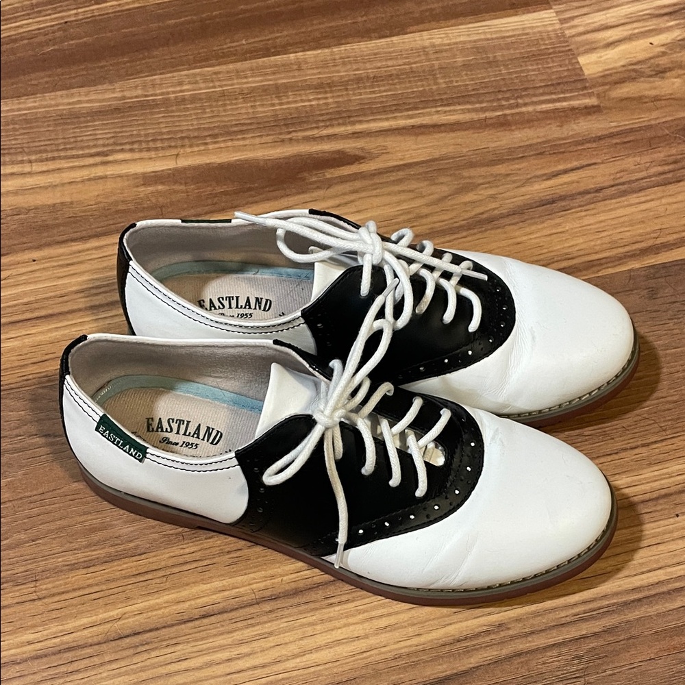 Eastland Sadie Saddle Shoes - Picture 2 of 9